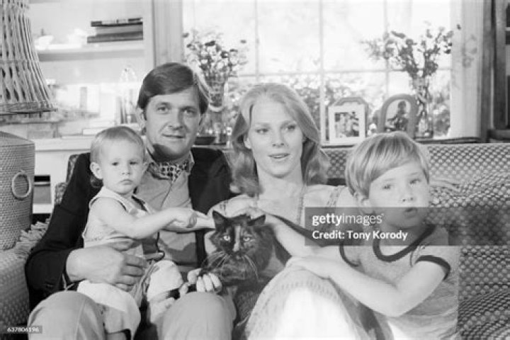 Actress Mariette Hartley with son Sean Paul, daughter Justine and... News Photo Getty Images