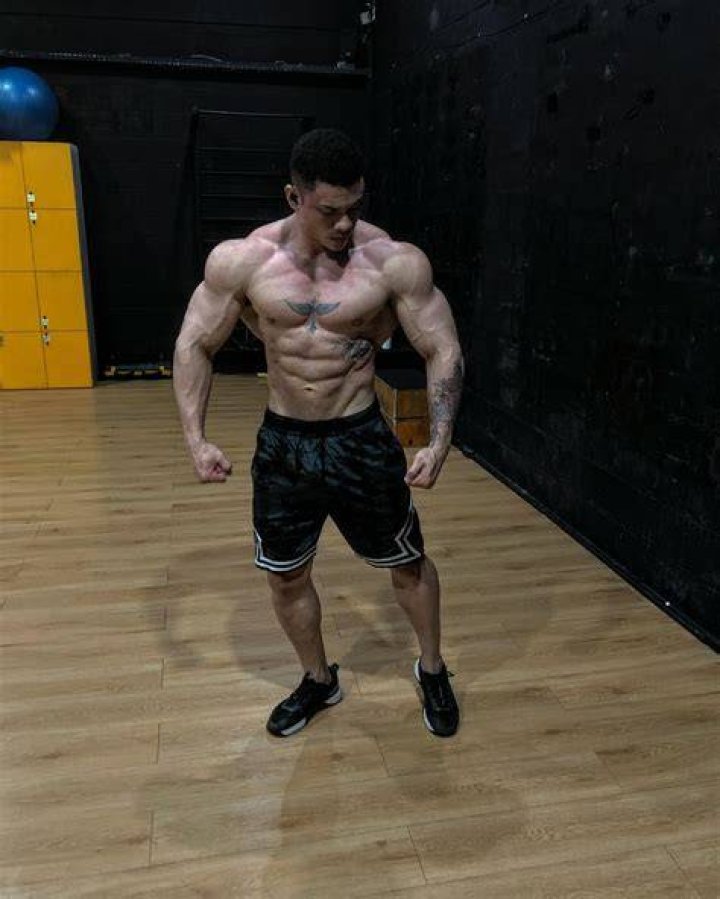 Alex Matheus Costa body