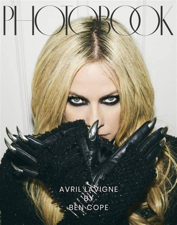 Avril Lavigne Channels a Skeleton, Suffers a Nip Slip; Ryan Cabrera Holds Tight to His Own