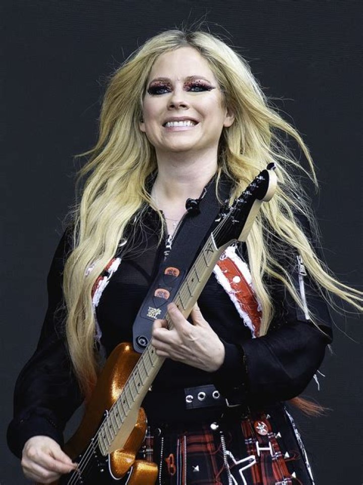 Avril Lavigne 'is letting Ryan Cabrera stay at her mansion' Daily Mail Online