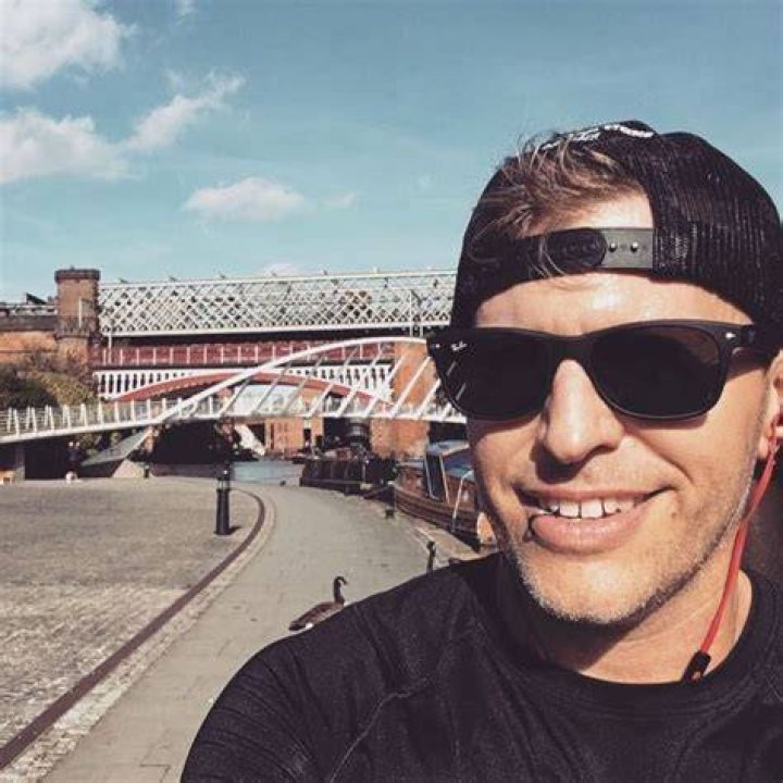 Brad Walst Height, Weight, Age, Spouse, Family, Biography