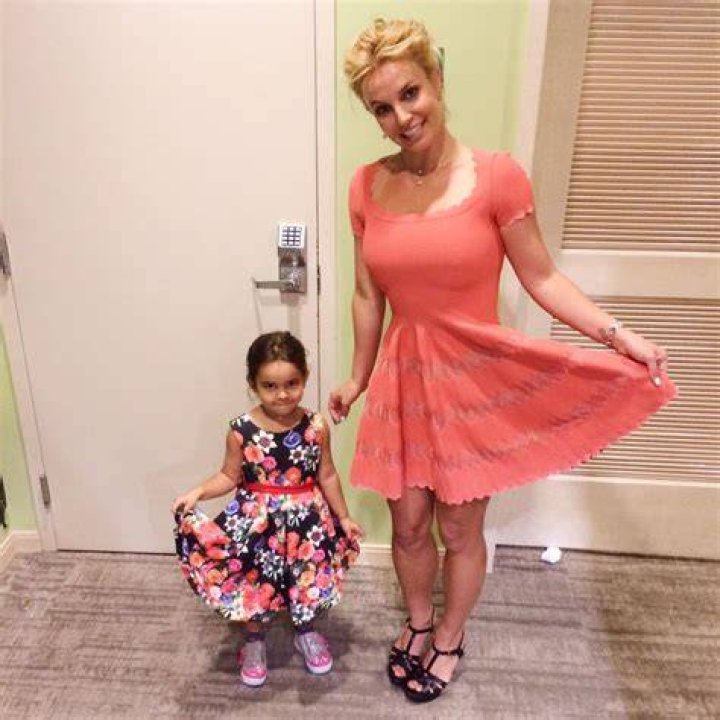 Britney Spears and her niece Lexi enjoy a girls day full of dress up and bubbles