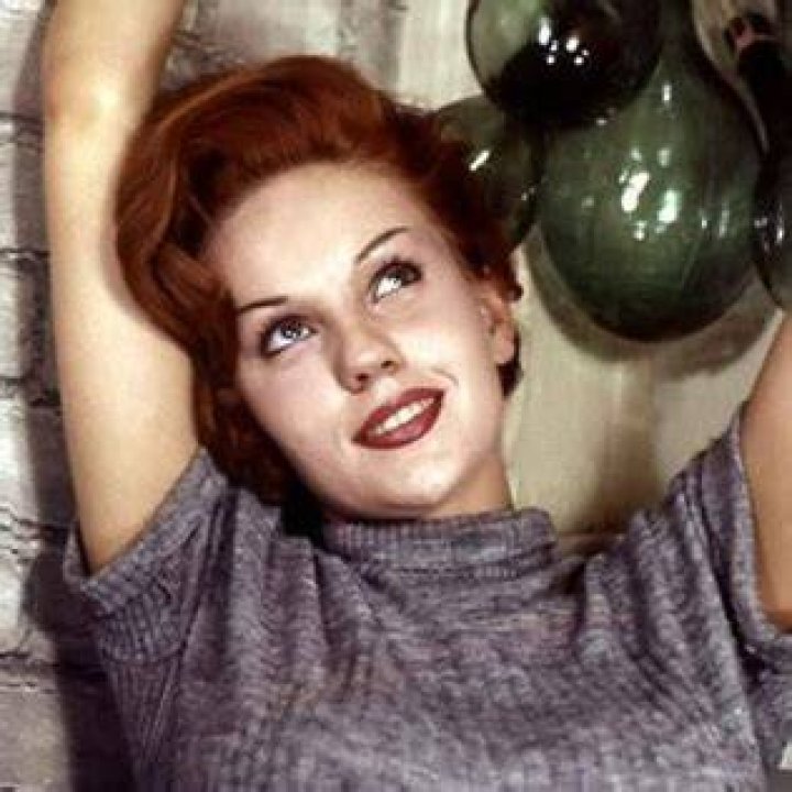 Colleen Farrington image