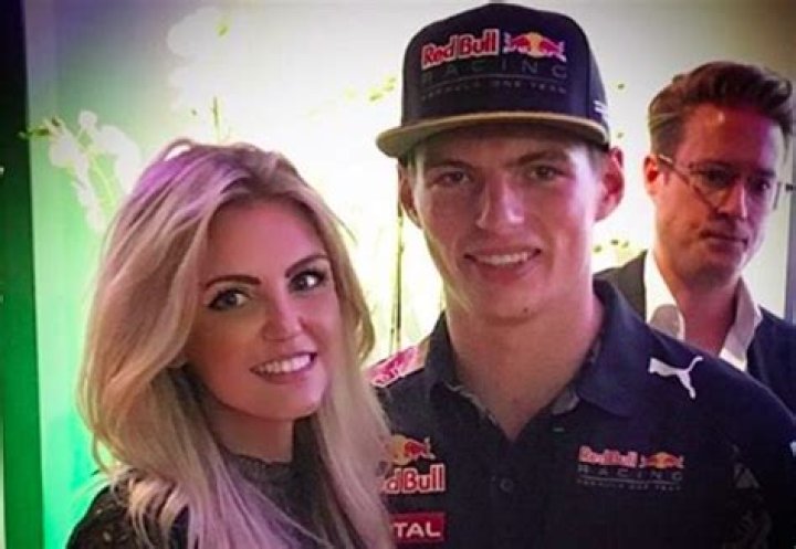 De nieuwe vriendin van Max Verstappen Juich voor Oranje