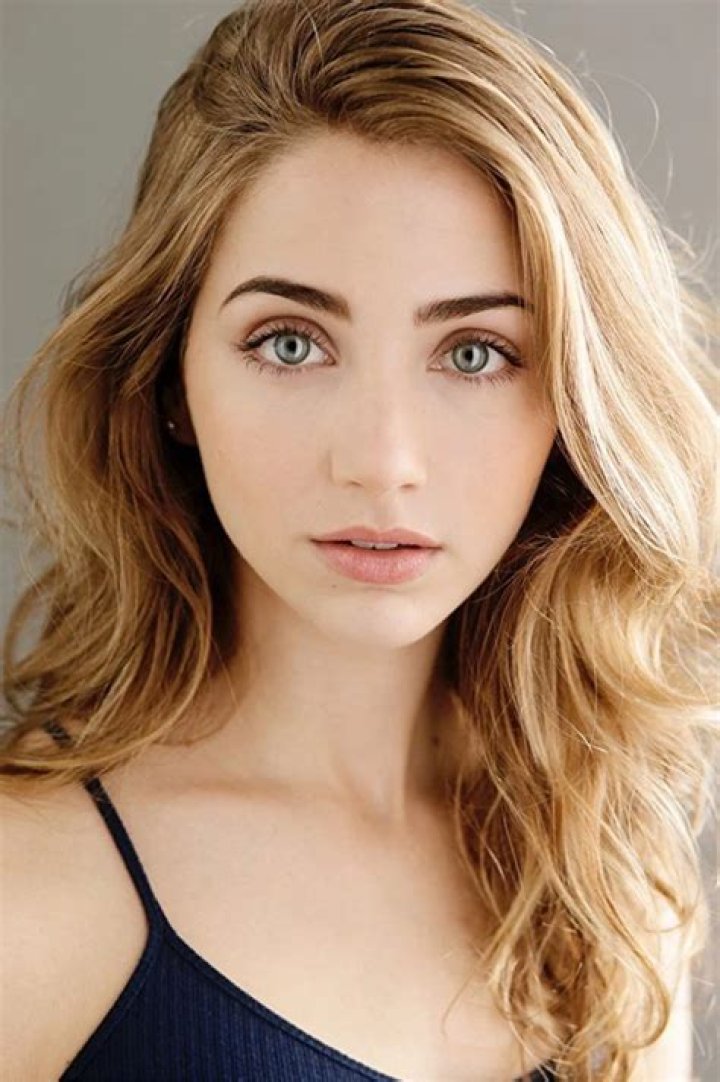 Emily Rudd Age, Net Worth, Boyfriend, Family, Height and Biography TheWikiFeed