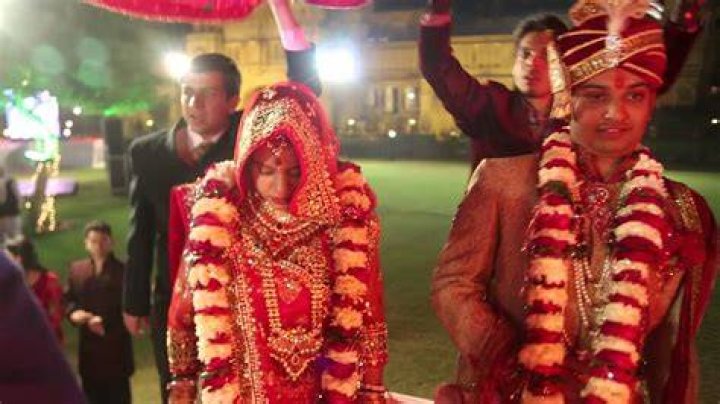 Falguni Pathak Age, Boyfriend, Husband, Family, Biography & More &raquo; StarsUnfolded