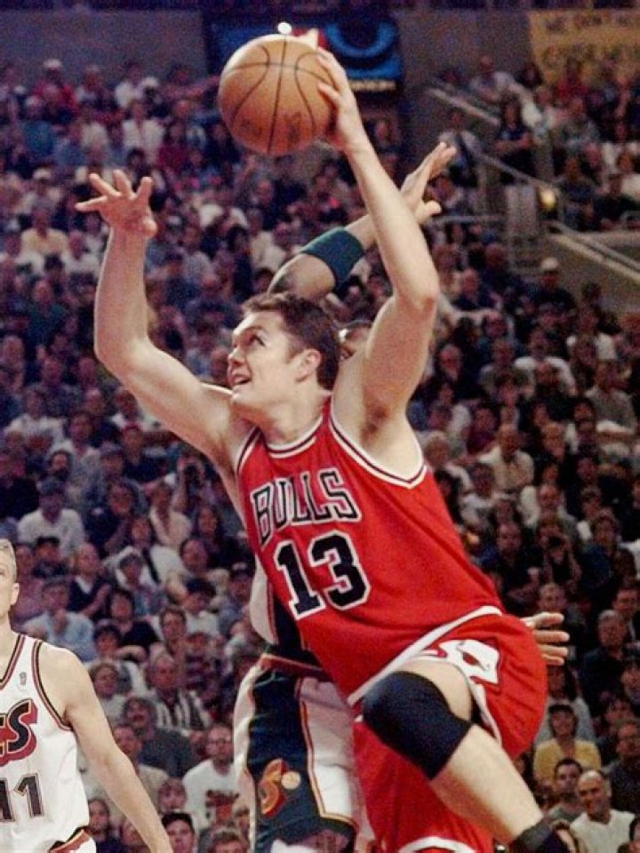 Fans say Luc Longley was mediocre, Longley agrees