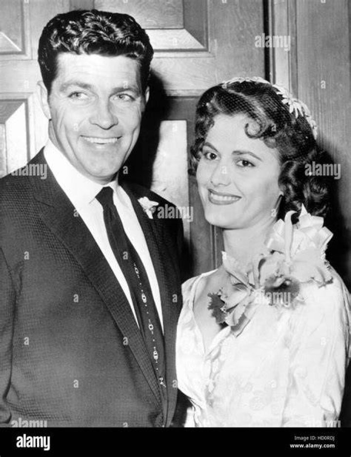 From left Dale Robertson, Lula Mae Maxey after their wedding in Hollywood, California, 1959