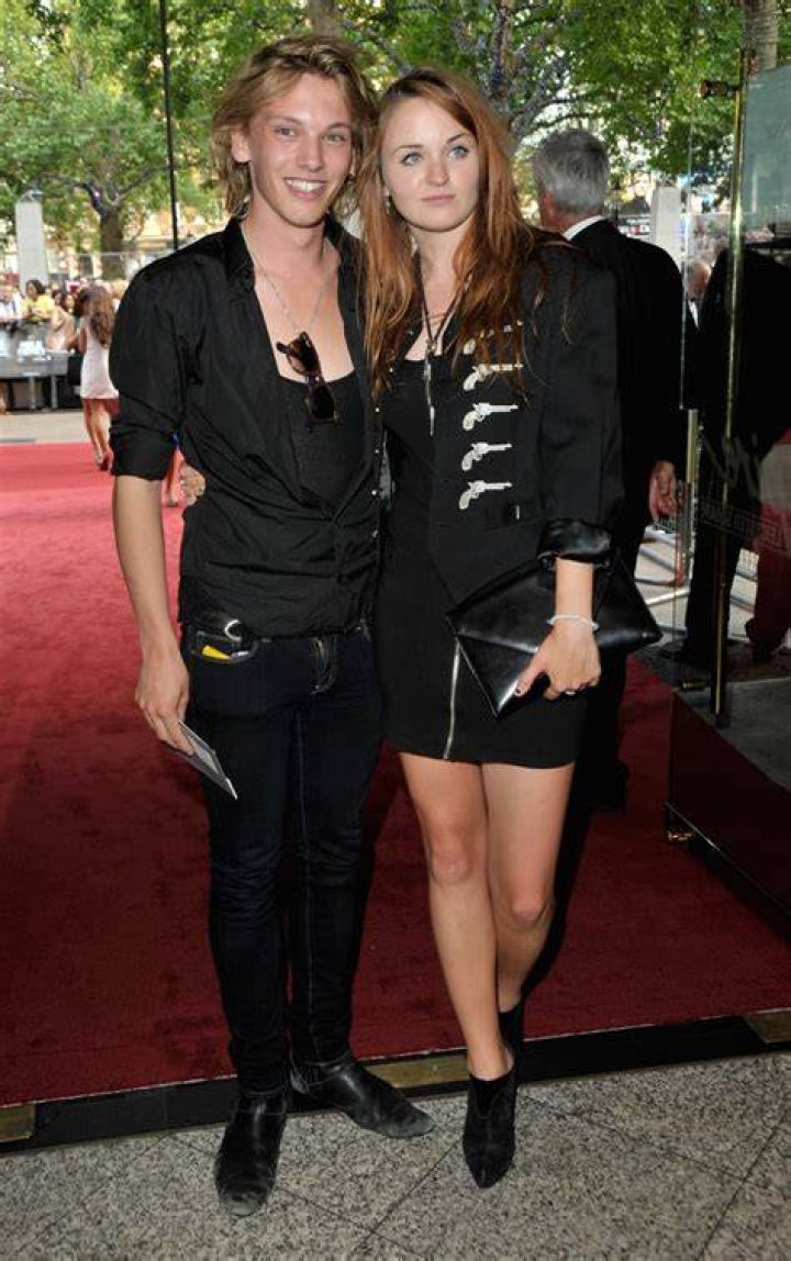 Jamie Campbell Bower and Zoe Graham (20072009) Who Is Jamie Campbell Bower Dating? POPSUGAR