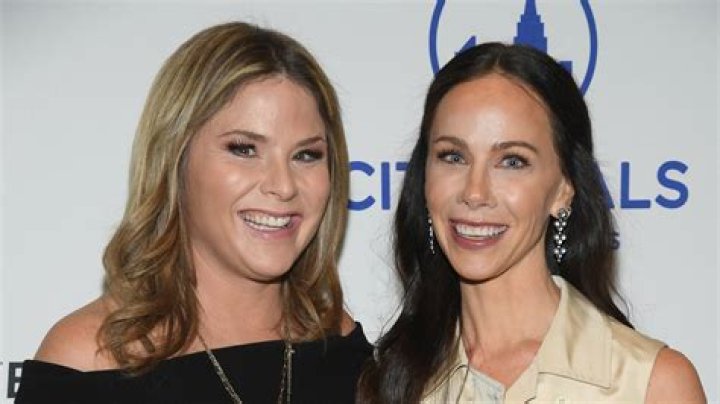 Jenna Bush Hager and Sister Barbara Bush Pose for Rare Photo Parade