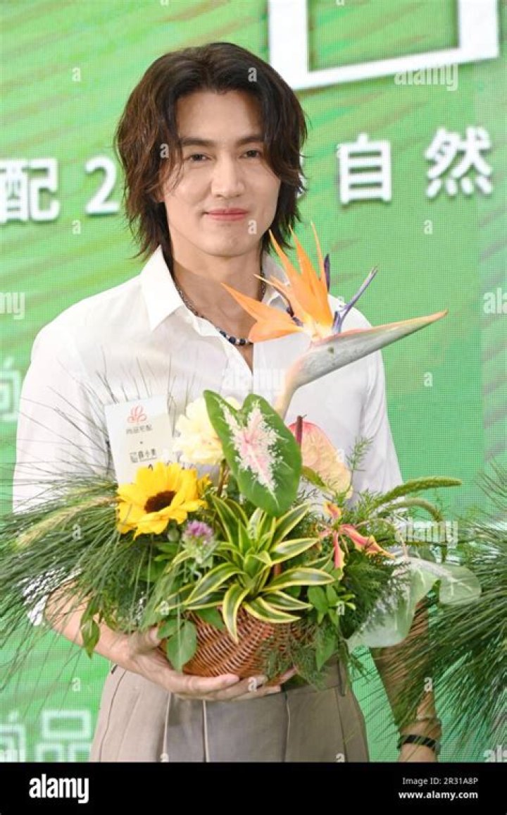 Jerry Yan congratulates Lin Chiling for marriage