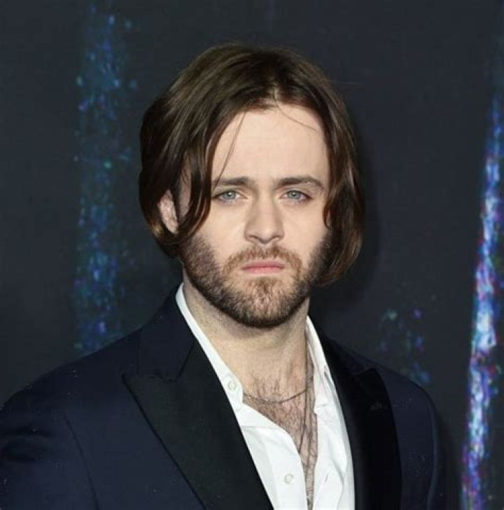 Joey Batey Age, Net Worth, Girlfriend, Family, Height and Biography TheWikiFeed