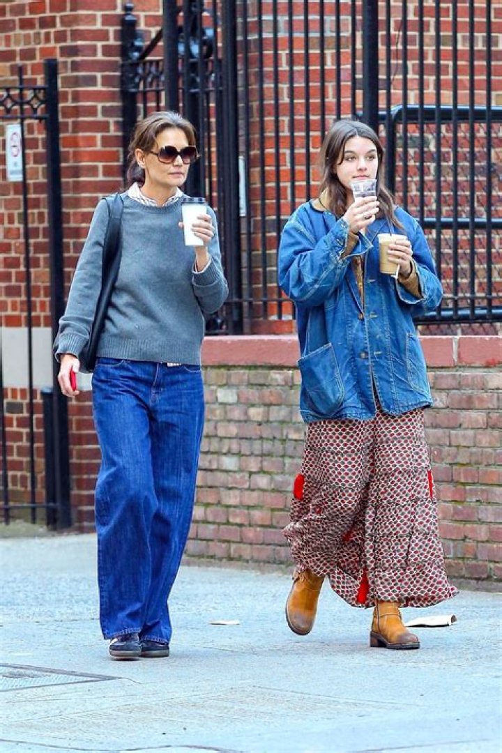 Katie Holmes Revives Baggy &rsquo;90s Pants & &lsquo;Dad Shoes&rsquo; With Boyfriend Footwear News