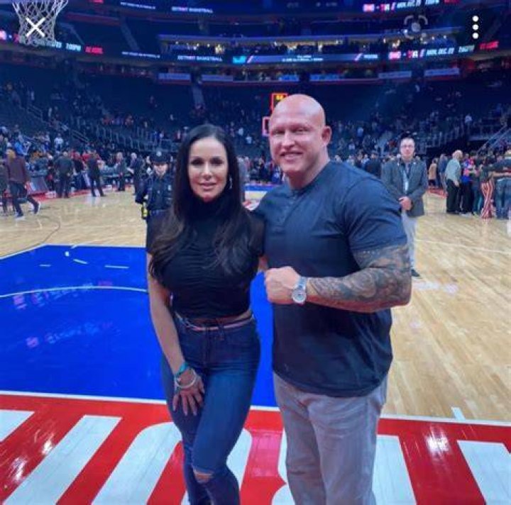 Kendra with her husband. Lucky mofo r/KendraLust