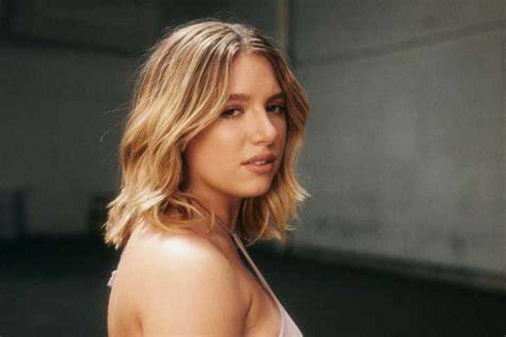 Kenzie Ziegler's Dating History A List of Her ExBoyfriends J14
