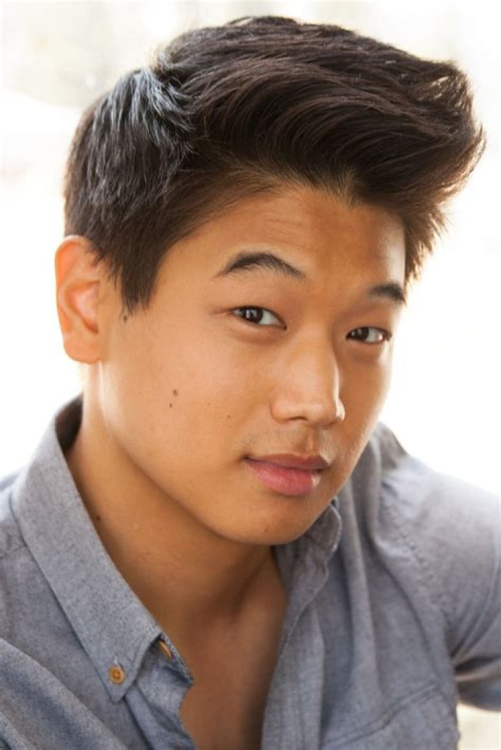 Ki Hong Lee Bio, Age, Career, Net Worth, Married, Height, Facts