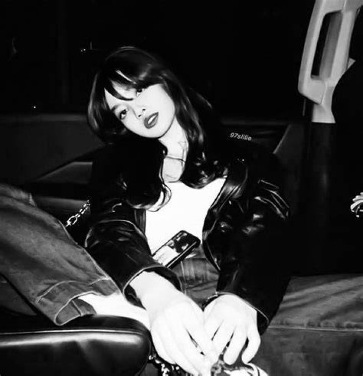 Lisa, Dark