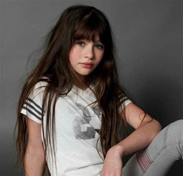 Malina Weissman Garotas, Poses, Modelos