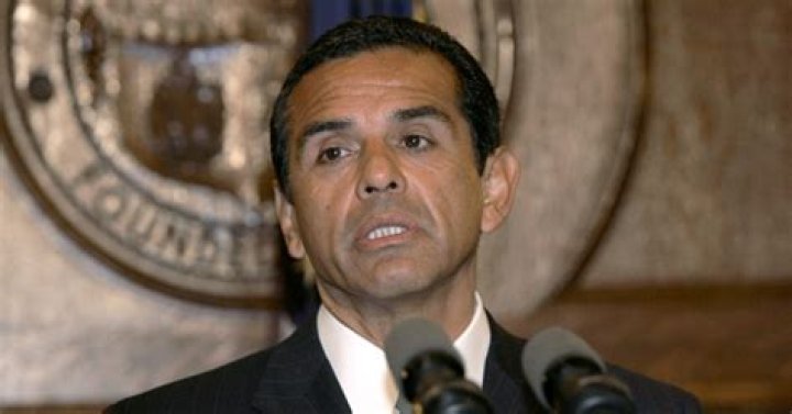Mayor publicly takes blame for failed marriage