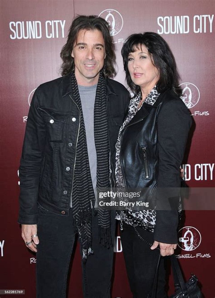 Musician Warren DeMartini and guest attend the premiere of 'Sound... News Photo Getty Images