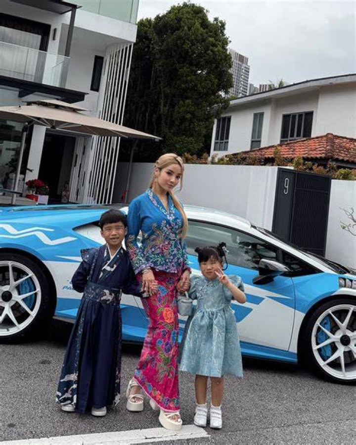 Naomi Neo