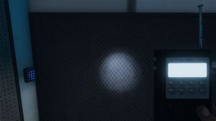 Phasmophobia: How To Turn on Your Shoulder Mounted Flashlight