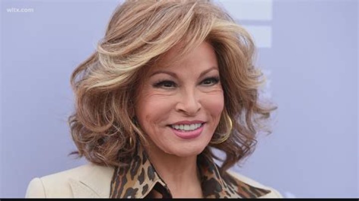 Raquel Welch 40 Stunning Snapshots of Raquel Welch Purple