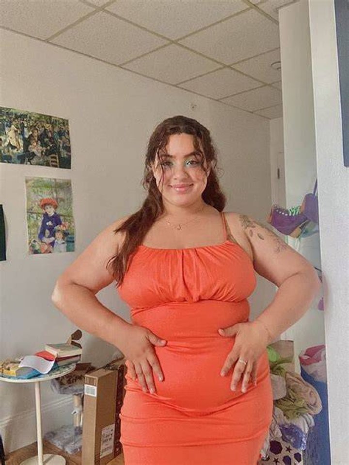 Sara Stokes posing for a photo (Source YouTube)