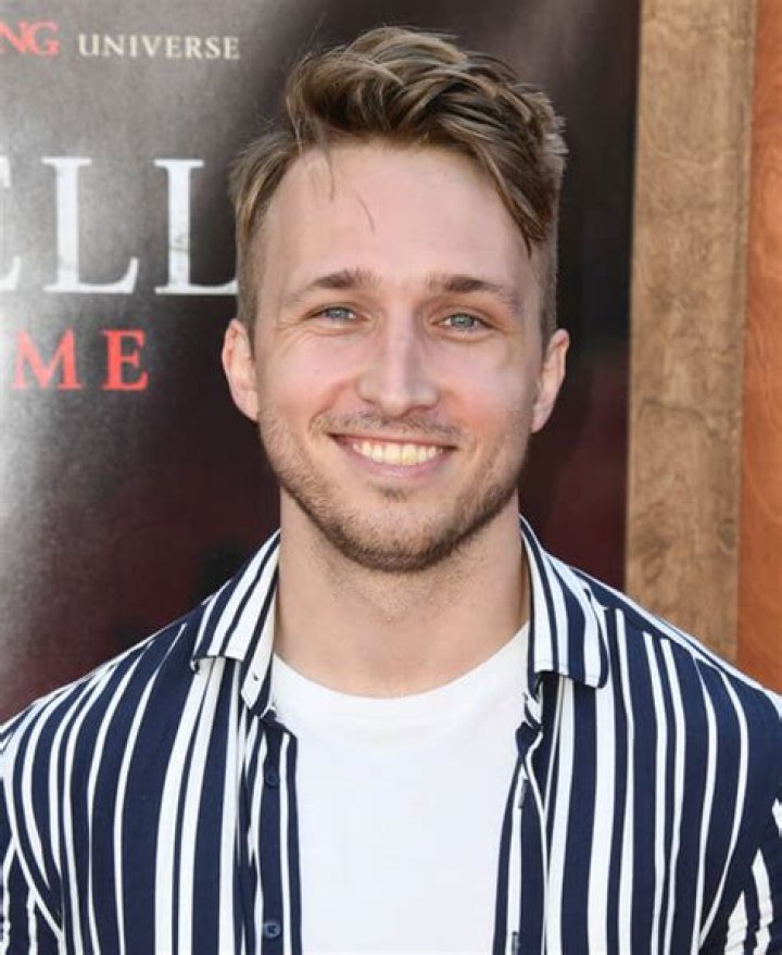 Shayne Topp Biography Age, Height, Birthday, Family, Net Worth