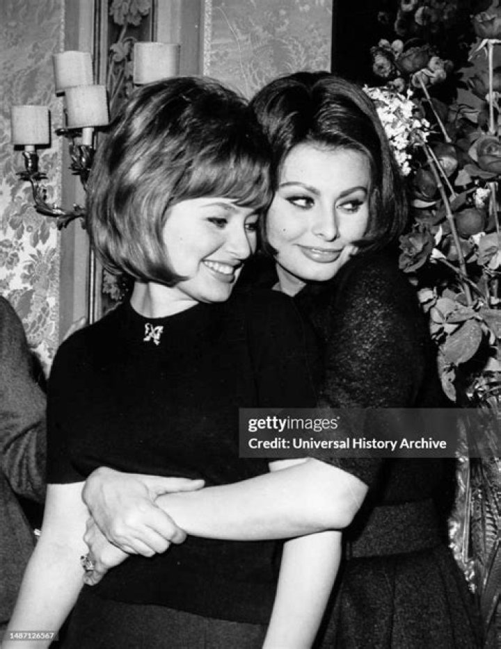 Sophia Loren with her sister, Anna Maria Villani Scicolone, (left) & her mother, Romilda Villani