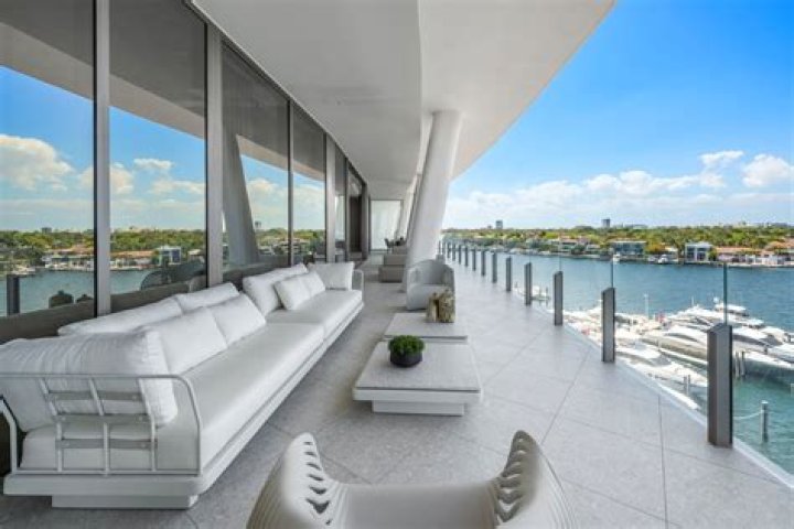 Spectacular Soiree &mdash; Brickell Magazine