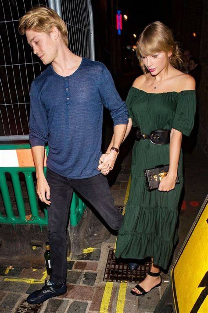 Taylor Swift and Joe Alwyn's Breakup Everything We Know