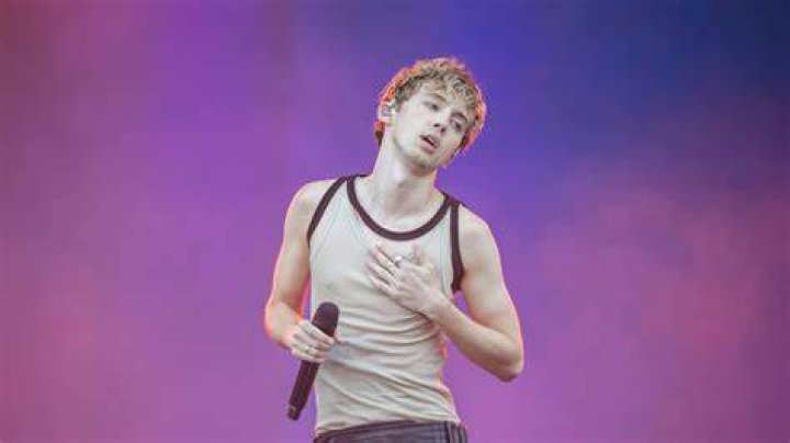 Troye Sivan termin&oacute; con su novio tras 4 a&ntilde;os de relaci&oacute;n E! Online Latino MX