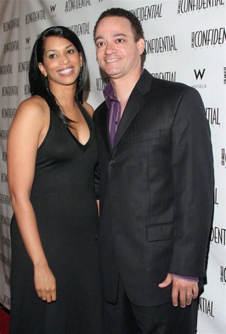 Unraveling The Mystery: Is Christopher Reid Married?