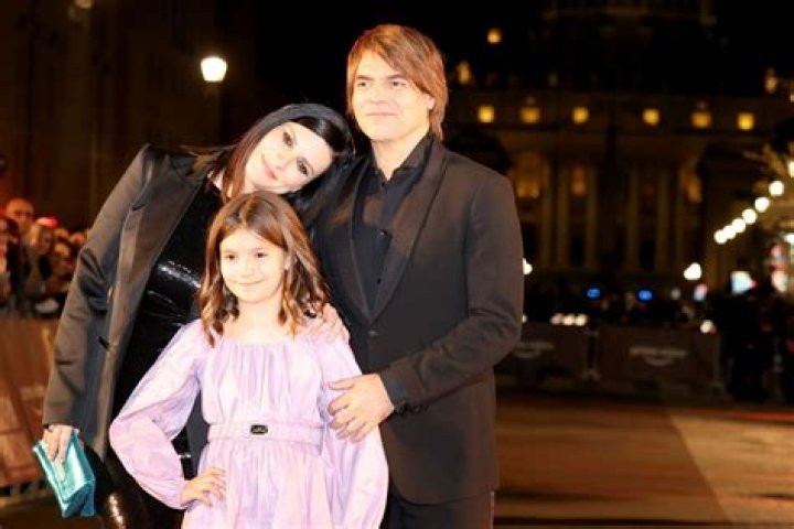 Unraveling The Mystery: Is Laura Pausini Married?