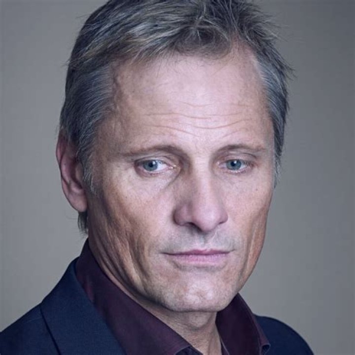 Viggo Mortensen's Girlfriend Ariadna Gil (Bio, Wiki)