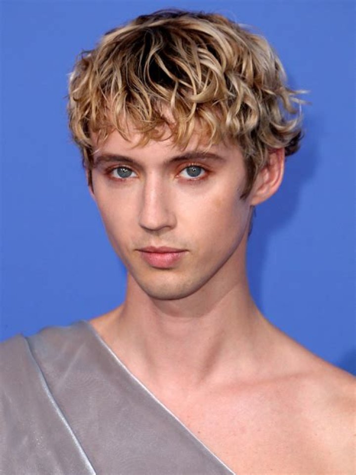 Who Is Troye Sivan's Boyfriend? Golden Globe Nominee Dating Model Jacob Bixenman IBTimes